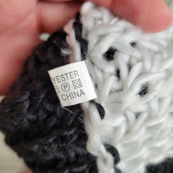 Unbranded Black, White, Gray Colorblock Loose Knit Infinity Scarf - Picture 5 of 5